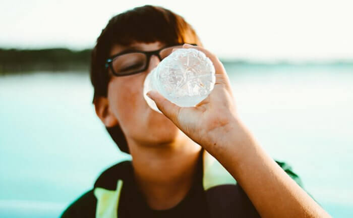 water or sports drink for preventing dehydration