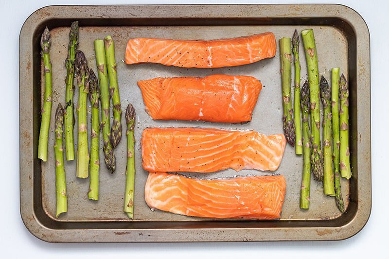 how much protein in salmon fillet